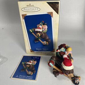 Vtg Hallmark Hockey Thrills Christmas Ornament Bear w/Christmas Gifts 2005 NEW